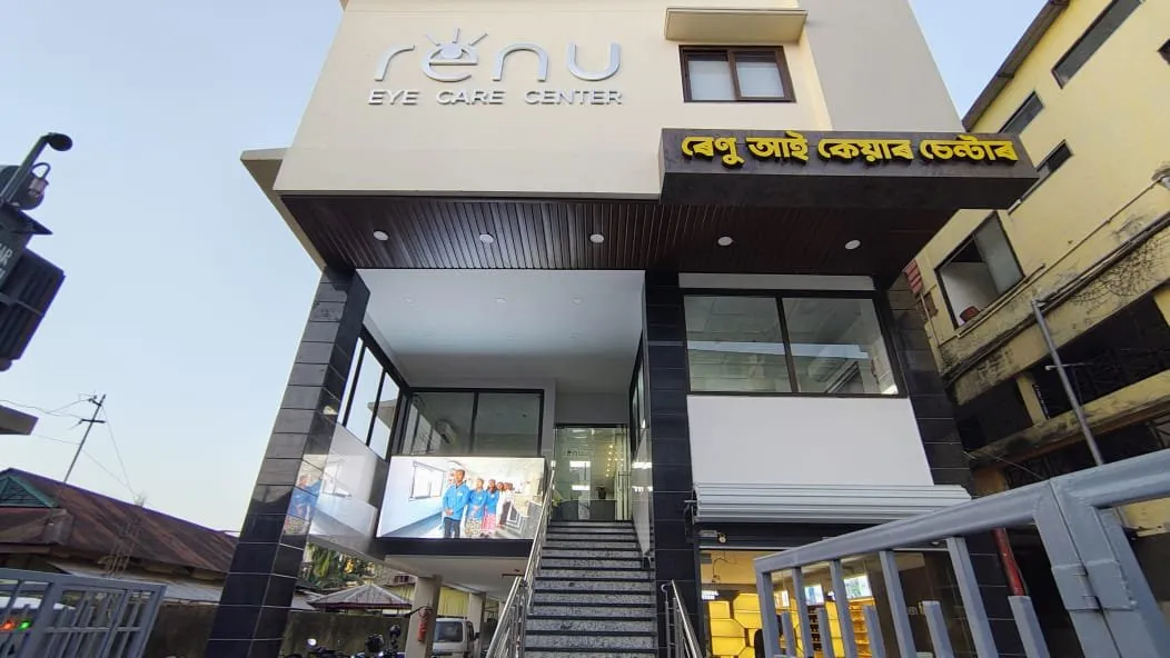 P4 outdoor LED wall on the facade of a car care centre